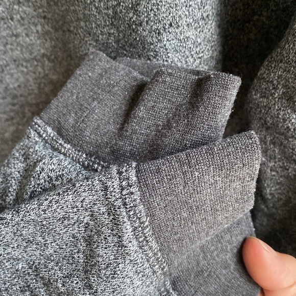 H&M Crewneck Heathered Charcoal Gray - Picture 4 of 5